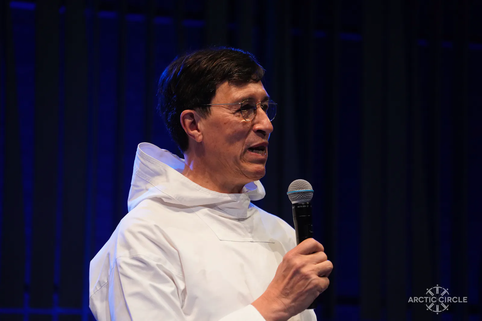 Minik Rosing giving the winner's speech at the Arctic Circle Assembly 2023