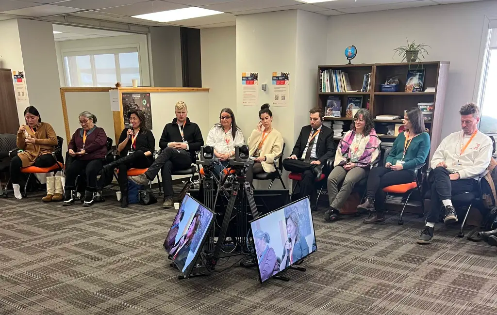 41563505 Web1 260213 YEL College Nordique Langauge Photos 1