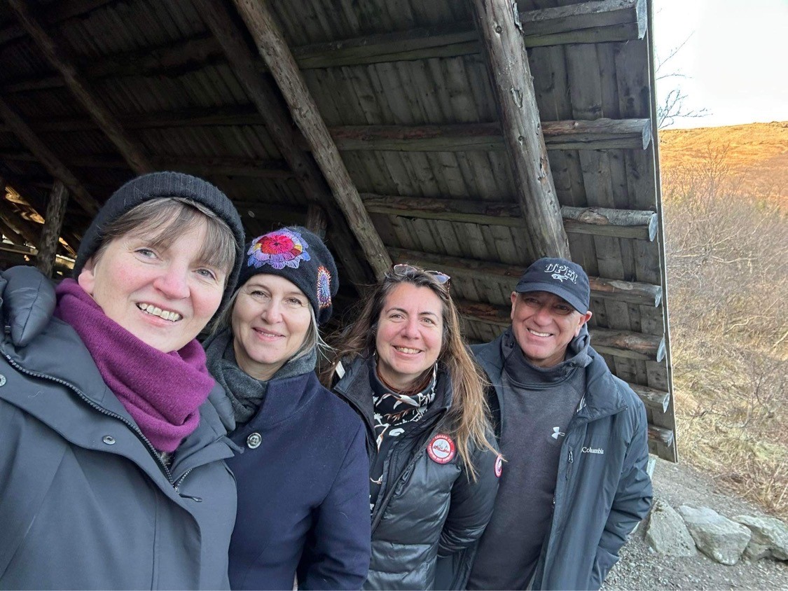 Group photo of visiting teams, Edda, Herminia, Kathy and David.